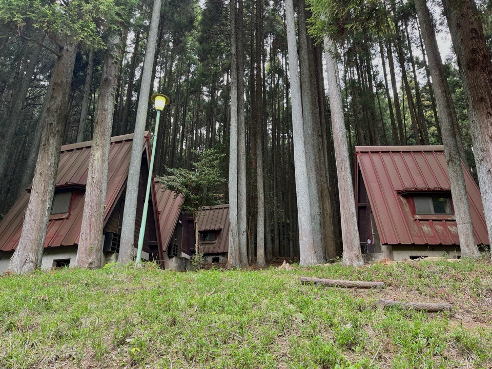 里山体験型 名草キャンプ村のバンガロー