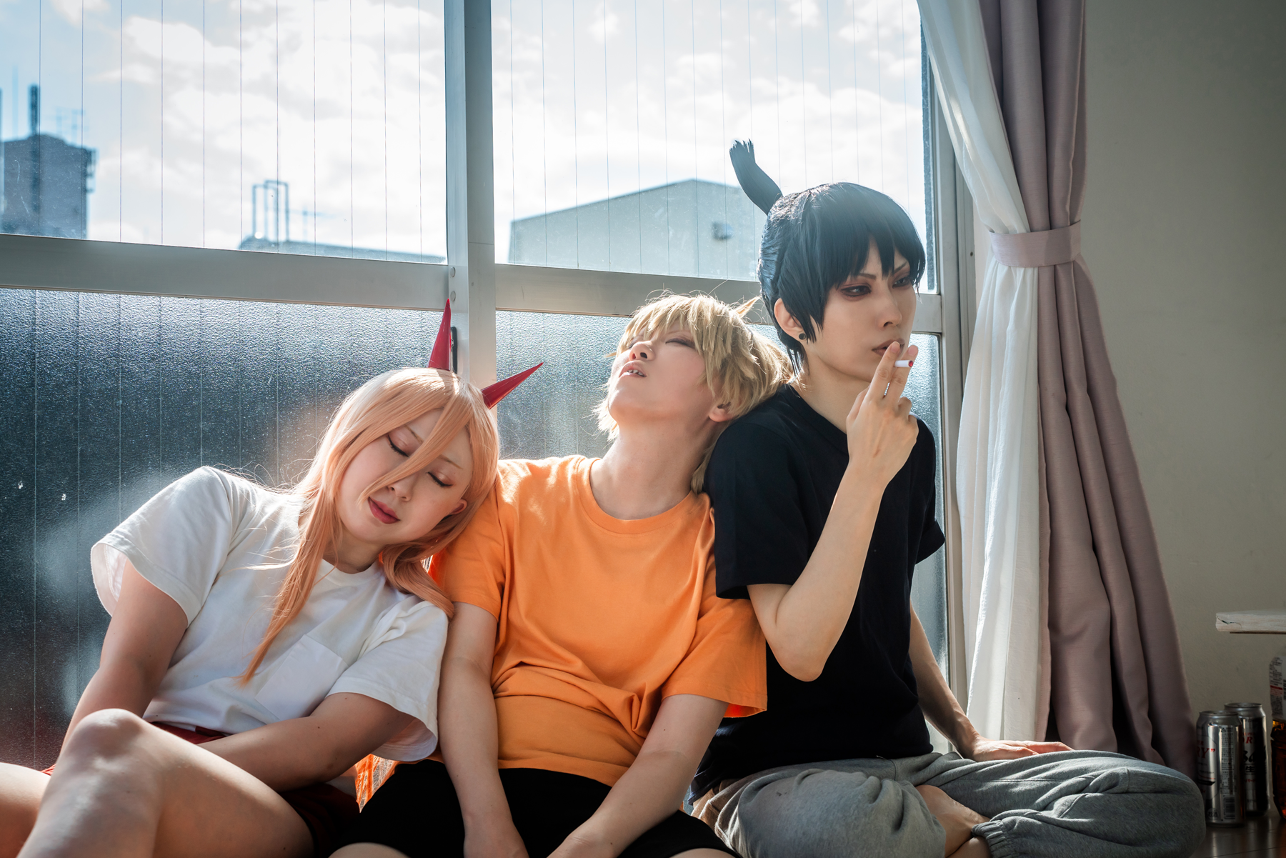 アキに寄りかかるデンパワ