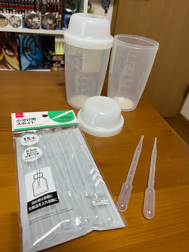 スポイトと蓋付きカップ