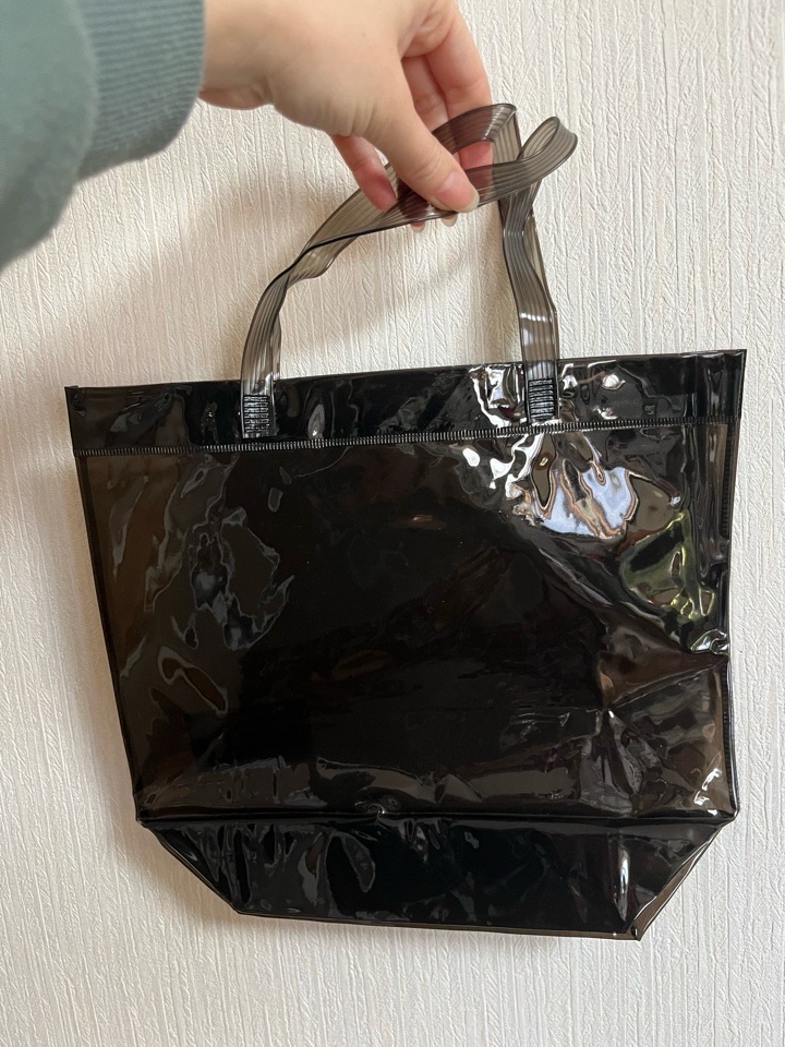 シールドのための半透明の素材