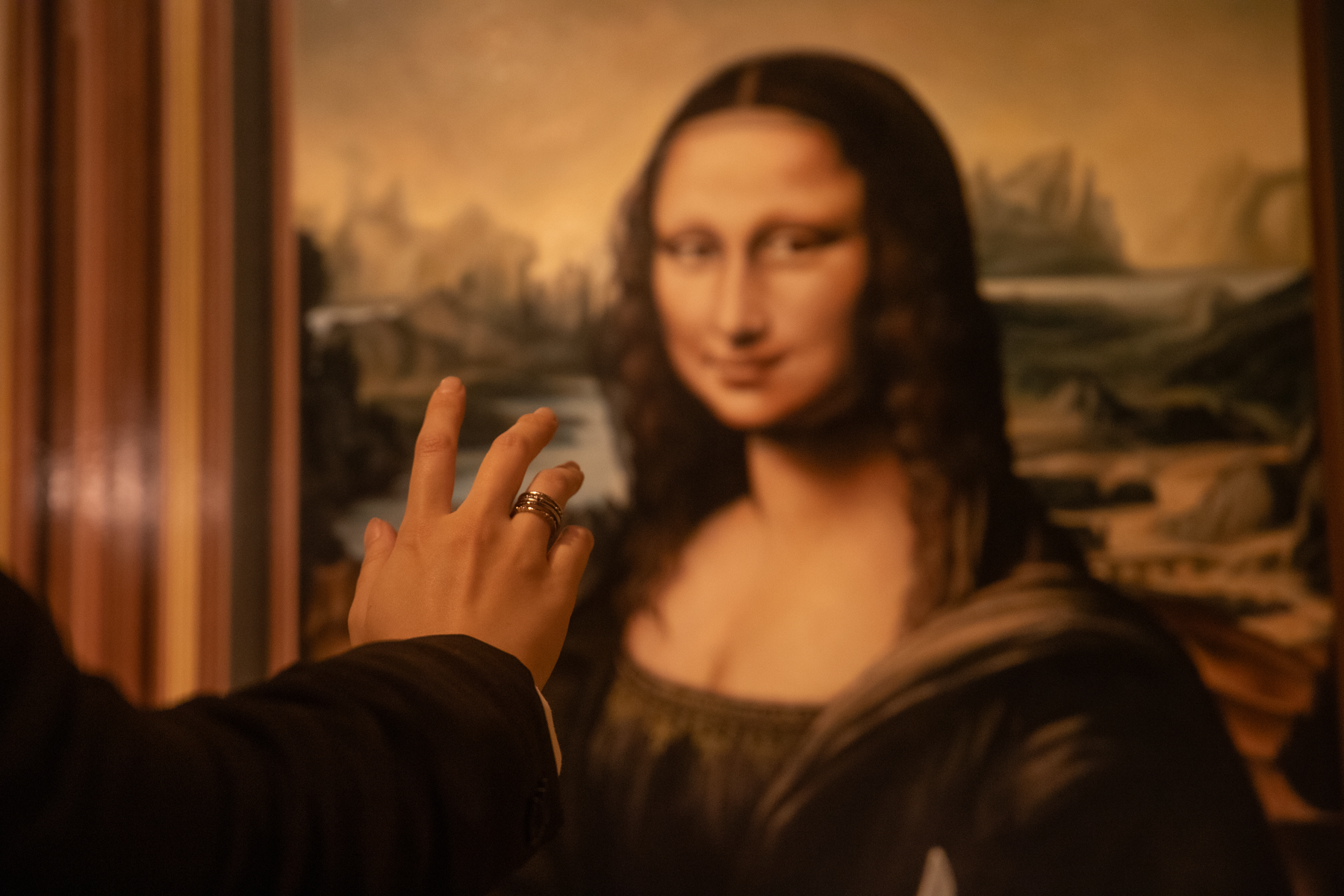 モナ・リザと手