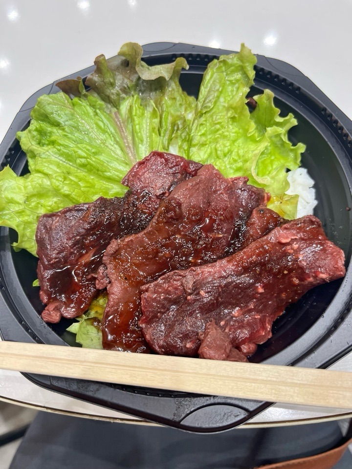 ローストクジラ丼